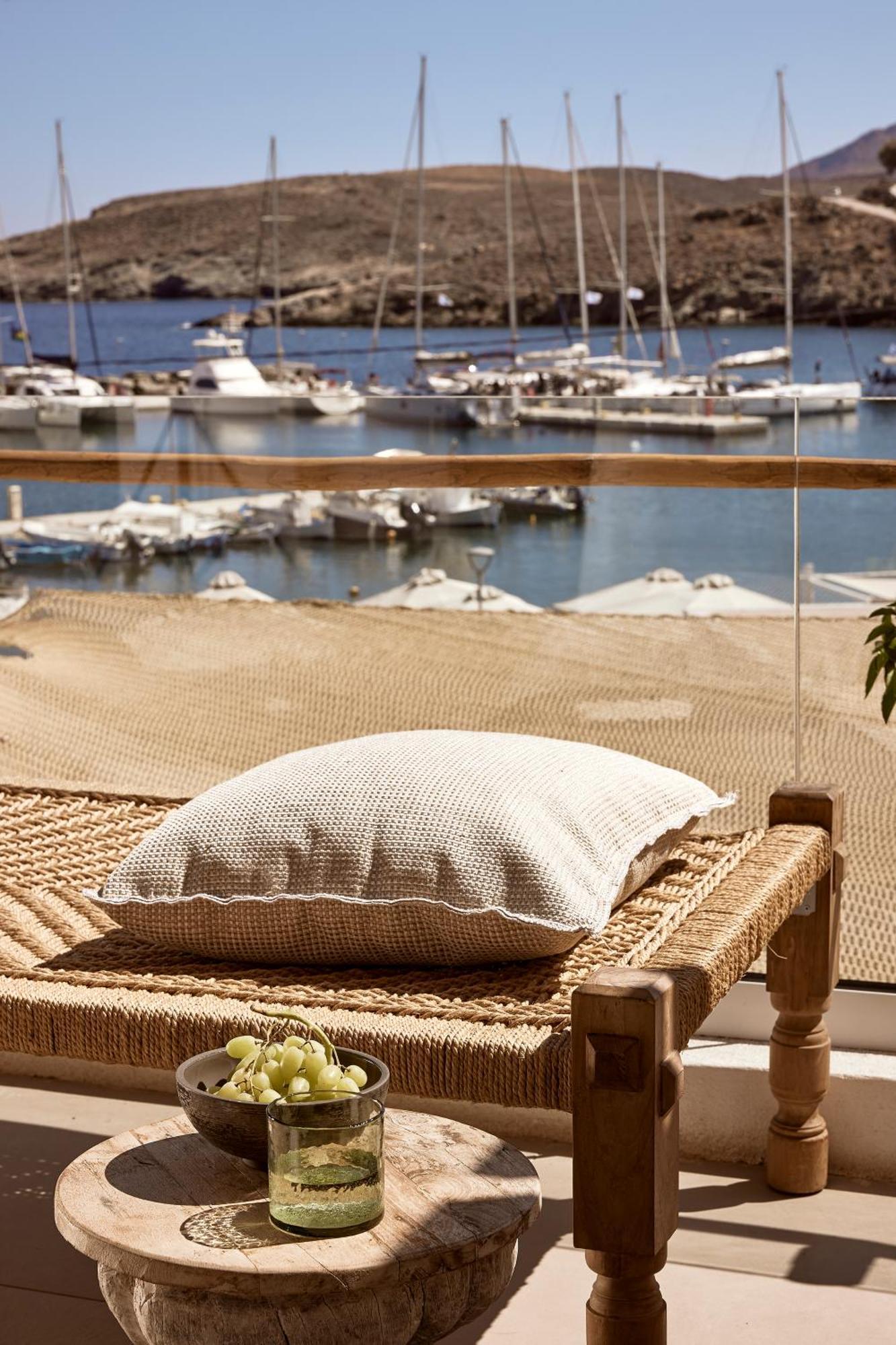 Отель Kythnos Bay